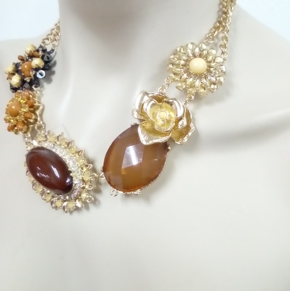 NWT Necklace Set - Picture 4 of 4